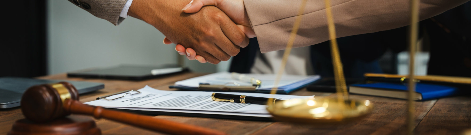 Lawyer,Or,Judge,Consult,Having,Team,Meeting,At,Law,Office.